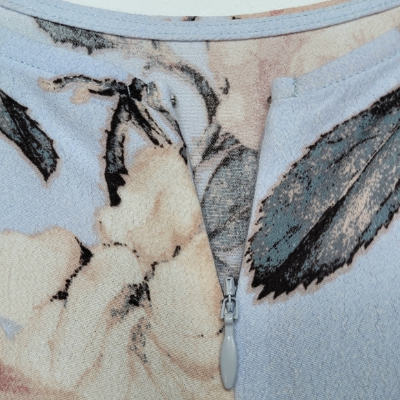 3/$20 🌴 | Dynamite | Floral Light Blue Halter Dress - Picture 7 of 12